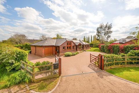 5 bedroom bungalow for sale, Hilltop Farm, Hertfordshire WD4