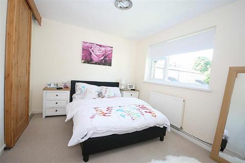 1 bedroom flat to rent, Holtdale Grove, Holt Park, Leeds, West Yorkshire, LS16