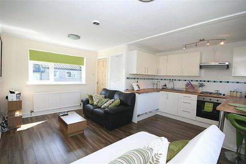 1 bedroom flat to rent, Holtdale Grove, Holt Park, Leeds, West Yorkshire, LS16