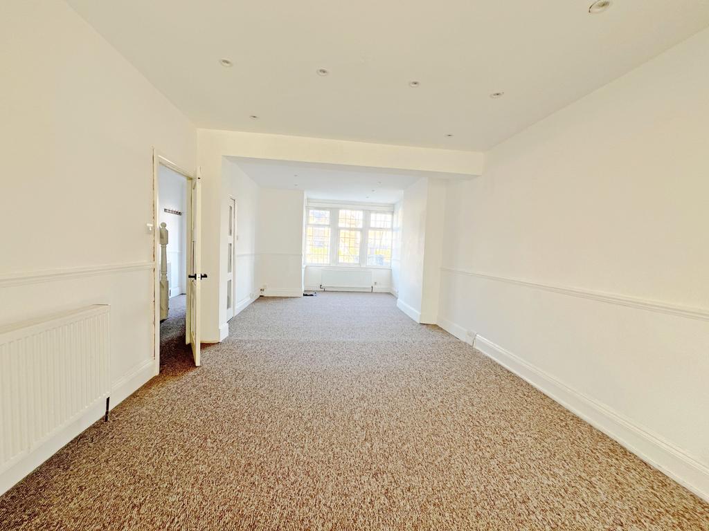 Fencepiece Road, Ilford, Essex, IG6 4 bed terraced house for sale £550,000
