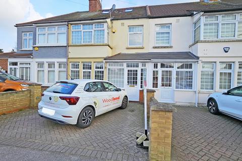 4 bedroom terraced house for sale, Fencepiece Road, Ilford, Essex, IG6
