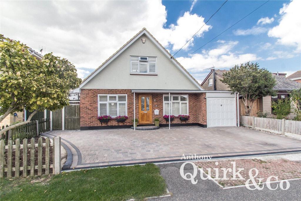Canvey Island SS8 4 bed detached house for sale £425,000