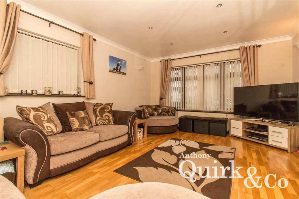 Canvey Island SS8 4 bed detached house for sale £400,000