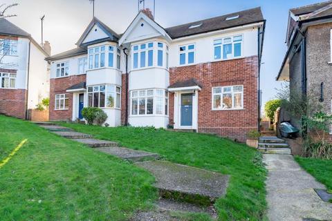 10 Sandall Close, London, W5 1JE