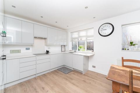 10 Sandall Close, London, W5 1JE