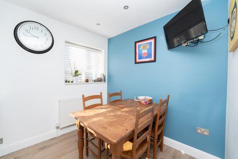 10 Sandall Close, London, W5 1JE