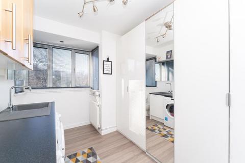 10 Sandall Close, London, W5 1JE