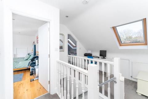 10 Sandall Close, London, W5 1JE