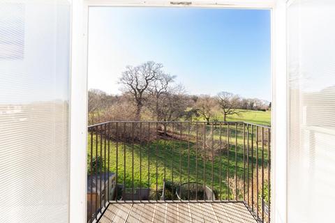 10 Sandall Close, London, W5 1JE