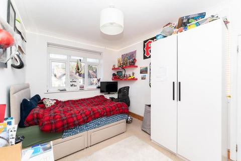 10 Sandall Close, London, W5 1JE