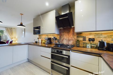 4 bedroom semi-detached house for sale, Rivets Close, Aylesbury