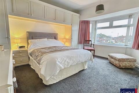 3 bedroom detached house for sale, Ogbourne Close, Longlevens, Gloucester, GL2