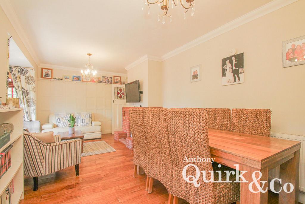 Ferndale Crescent, Canvey Island, SS8 4 bed semidetached house for