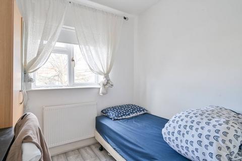 3 bedroom end of terrace house for sale, Pear Tree Close, Mitcham, CR4