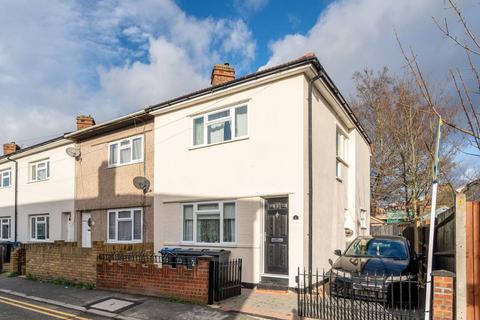 3 bedroom end of terrace house for sale, Pear Tree Close, Mitcham, CR4