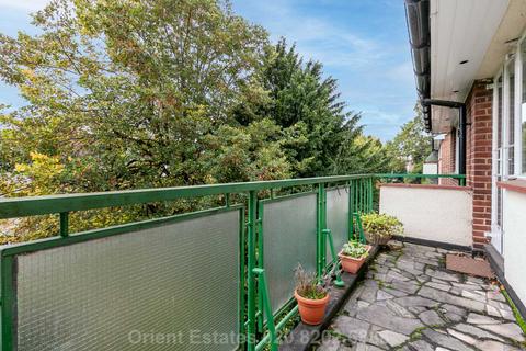 8 Rydal Close, London, NW4 1LE