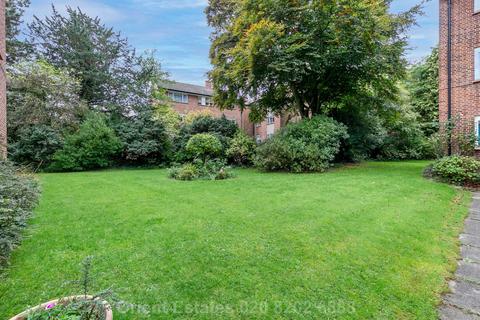 8 Rydal Close, London, NW4 1LE