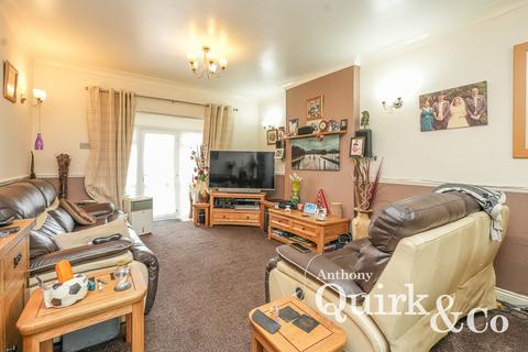 4 bedroom chalet for sale, Grasmere Road, Canvey Island, SS8