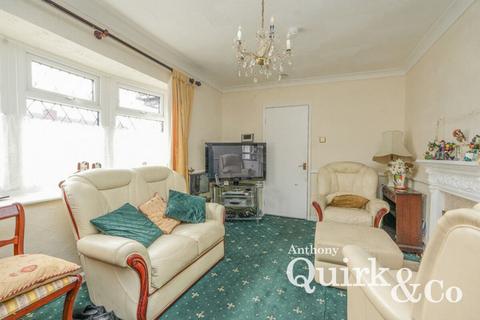2 bedroom detached bungalow for sale, Miltsin Avenue, Canvey Island, SS8
