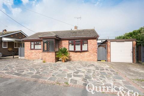 2 bedroom detached bungalow for sale, Miltsin Avenue, Canvey Island, SS8