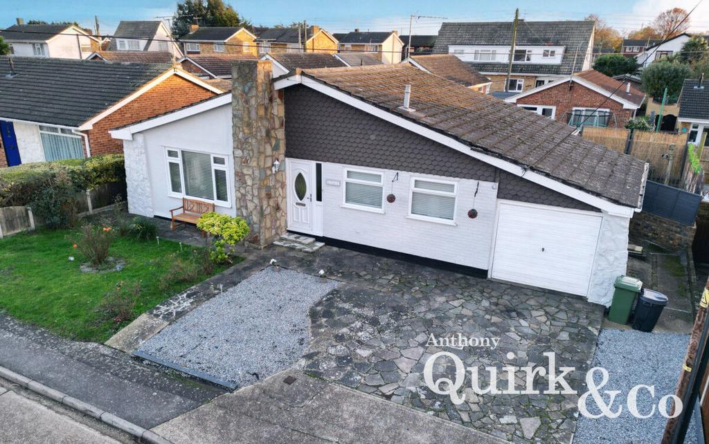 Corona Road, Canvey Island, SS8 3 bed bungalow for sale £325,000
