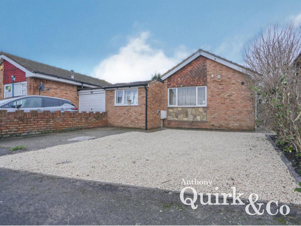 Canvey Island SS8 2 bed bungalow for sale £290,000