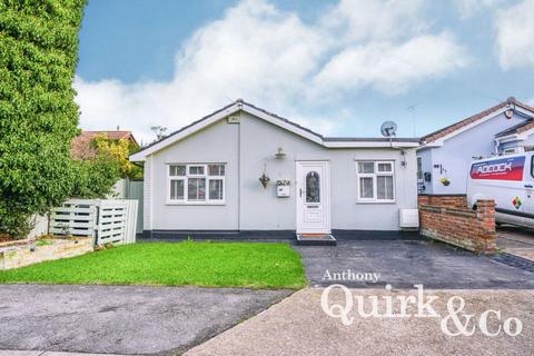 2 bedroom bungalow for sale, Northfalls Road, Canvey Island, SS8