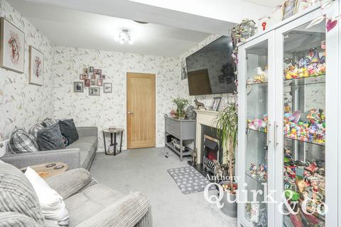 2 bedroom bungalow for sale, Holbek Road, Canvey Island, SS8
