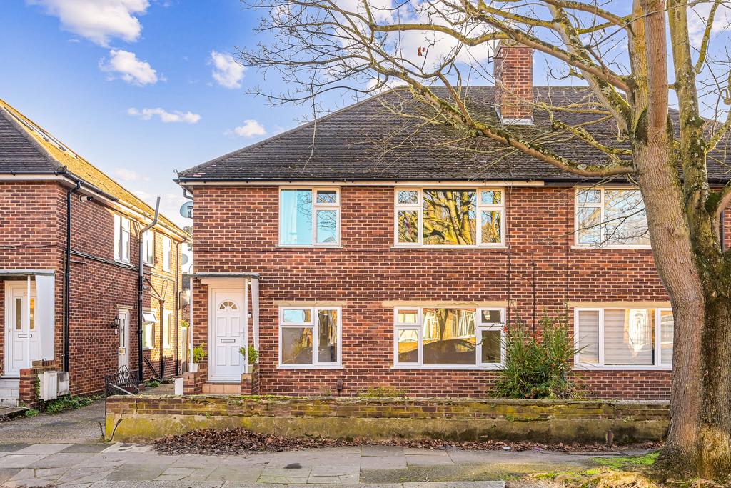 ster Gardens, Ealing, London, W5 2 bed flat for sale £550,000