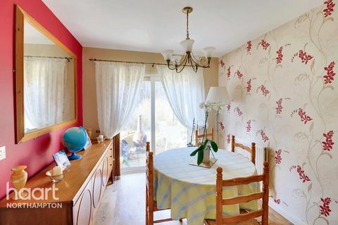 18 The Spinney, Grange Park, Northampton, NN4 5BT