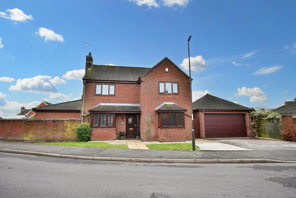 Cavendish Drive, Ashbourne, DE6 4 bed detached house for sale £435,000