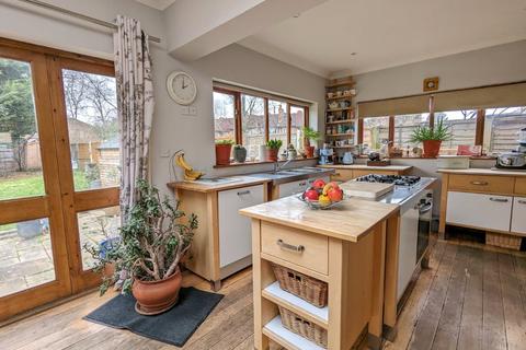 134 Brookehowse Road, London, SE6 3TW