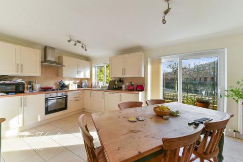 15 Fowey Close, London, E1W 2JP