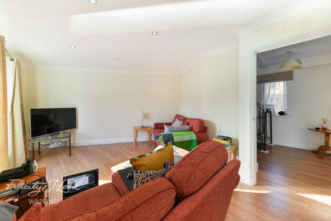 15 Fowey Close, London, E1W 2JP
