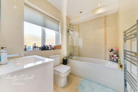 15 Fowey Close, London, E1W 2JP