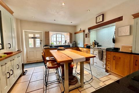 5 bedroom detached house for sale, The White Lodge, Whissendine