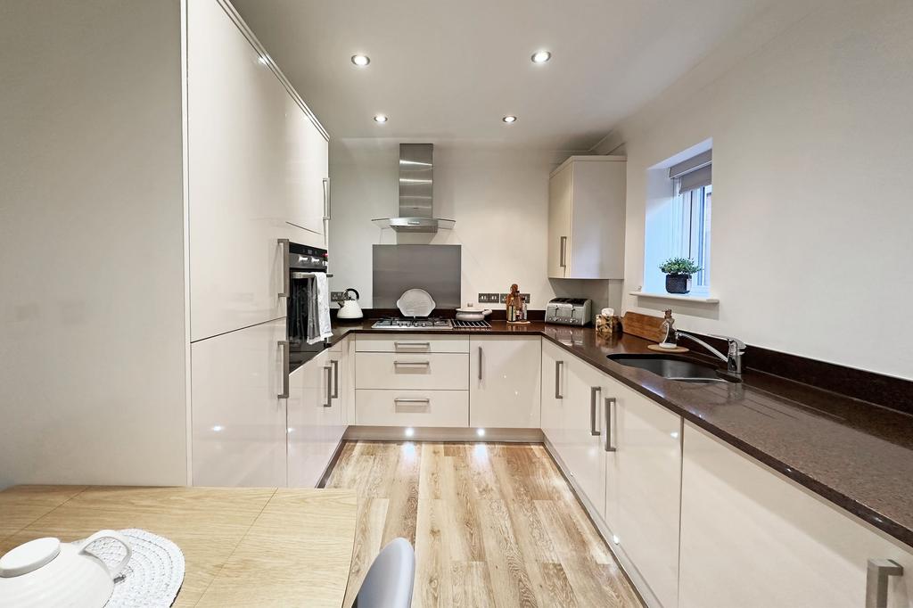 Station Road, Knowle, B93 2 bed apartment for sale £385,000