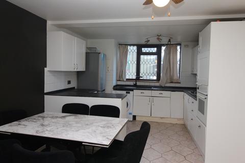undefined, Clematis Close, RM3