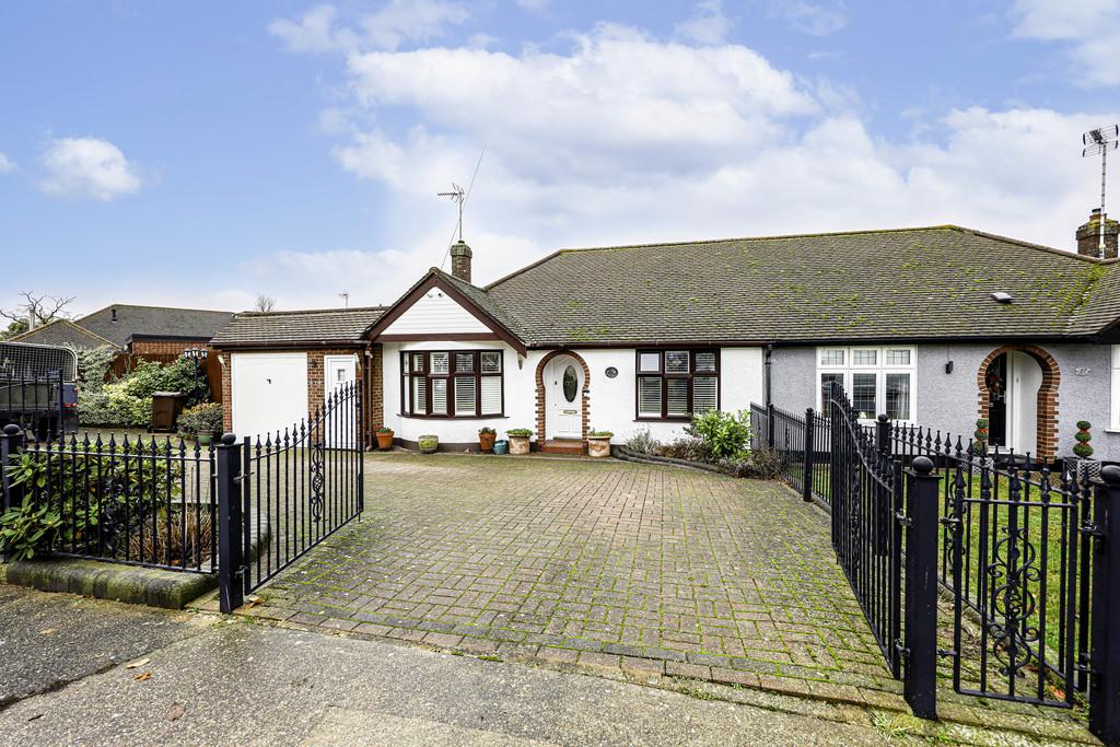 Ashdown Crescent, Hadleigh 3 bed semidetached bungalow for sale £450,000
