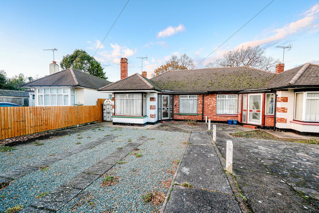 Flemming Crescent, LeighonSea 2 bed semidetached house for sale £325,000
