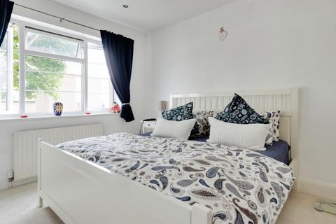 2 bedroom apartment for sale, Fairleigh Drive, Leigh-on-Sea