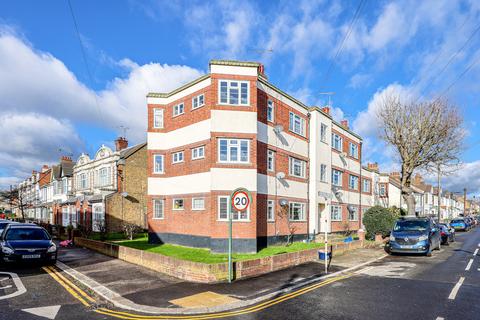 2 bedroom apartment for sale, Fairleigh Drive, Leigh-on-Sea, SS9