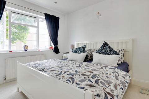 2 bedroom apartment for sale, Fairleigh Drive, Leigh-on-Sea, SS9