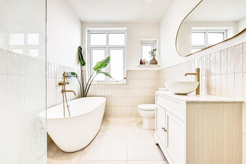 Oakleigh Park Drive, LeighonSea 3 bed semidetached house for sale