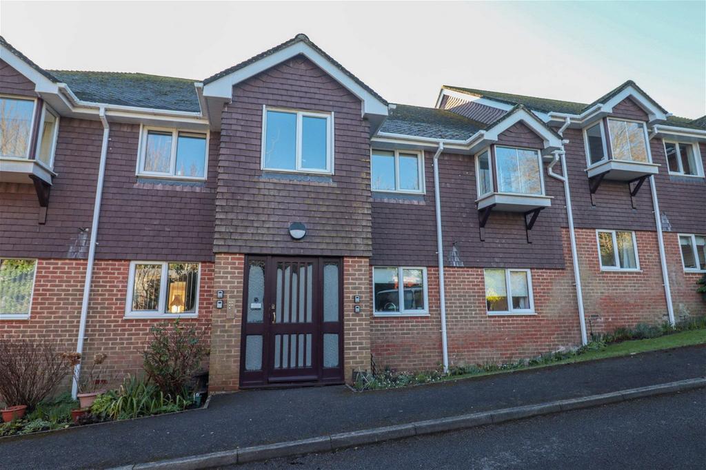 Ellingham Close, Alresford, SO24 9EY 2 bed flat for sale £185,000