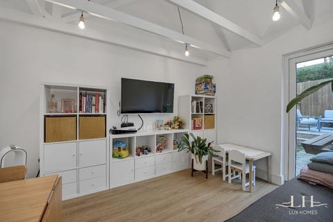 9 Mellowes Road, Hornchurch, RM11 1GF