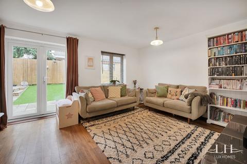 3 bedroom semi-detached house for sale, Mellowes Road, Hornchurch