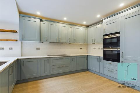 4 bedroom terraced house to rent - London, London W12