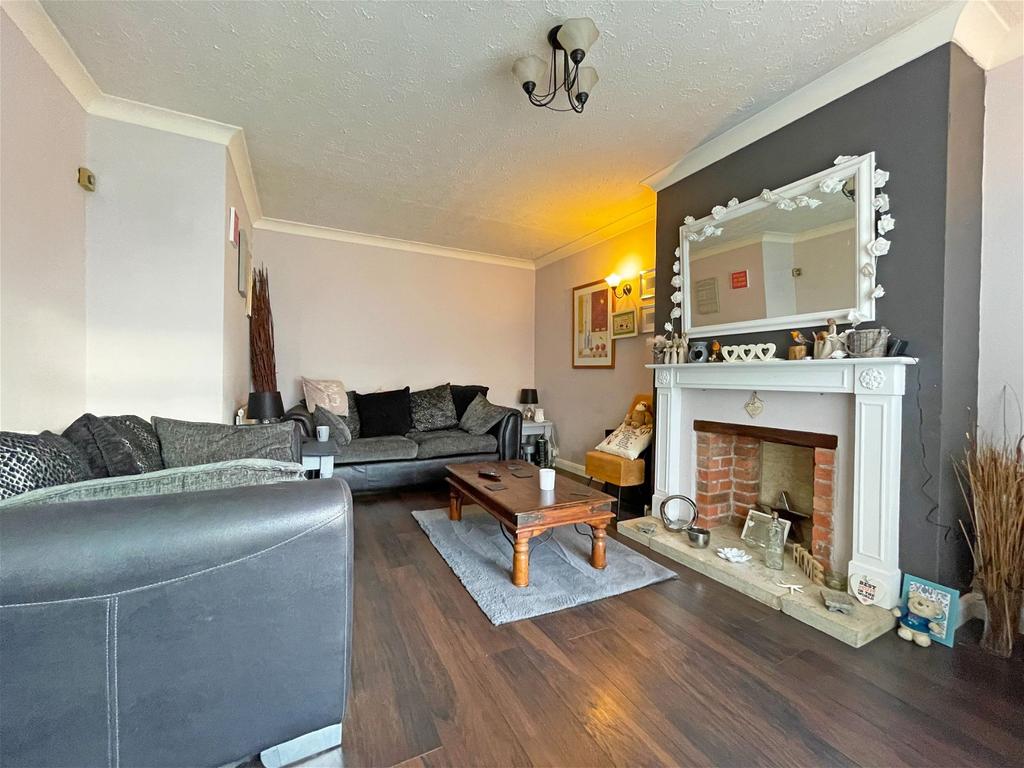 Sherrard Road, Market Harborough... 3 bed semidetached house £280,000
