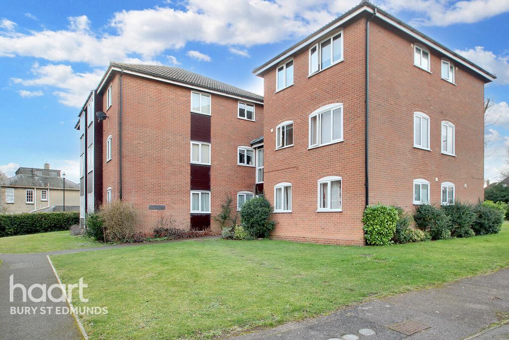 St Andrews Court, Bury St Edmunds 2 bed flat for sale £190,000